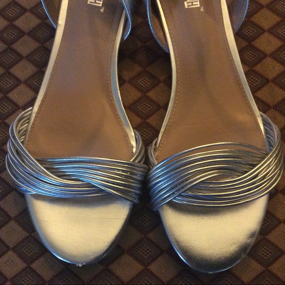 Sandals - Picture 4 of 4